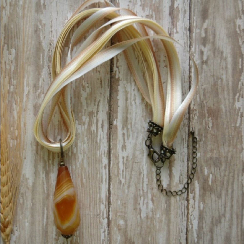 Creamy Carmel Agate Drop Pendant Necklace Ombré